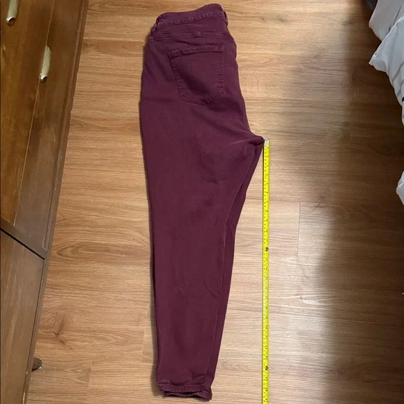 Women's Burgundy Jeans - Picture 3 of 4